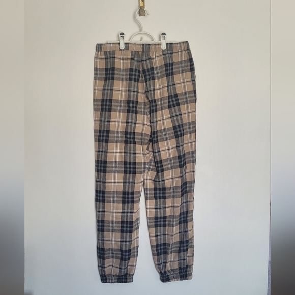 A plaid joggers by Shein - Picture 2 of 8
